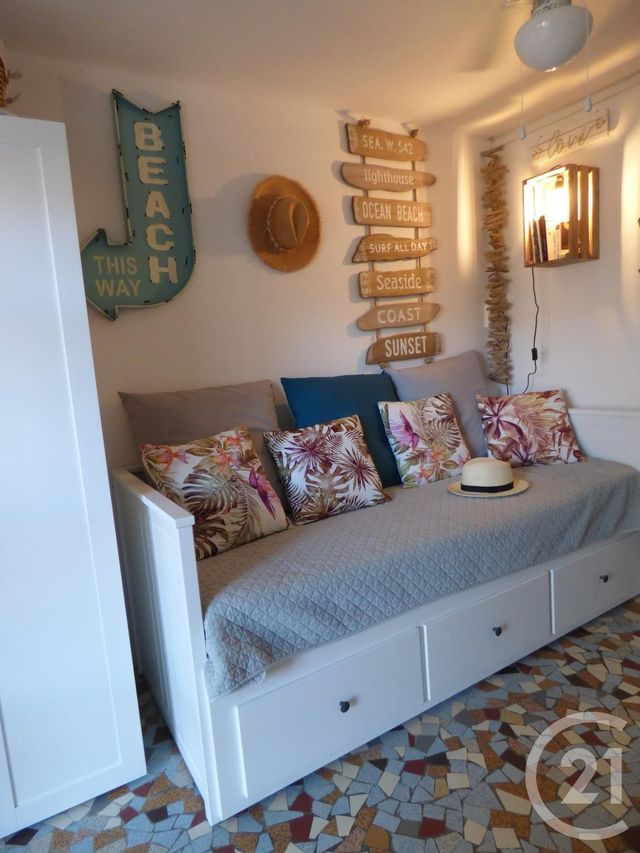 Afficher la photo en grand Studette à vendre - 1 pièce - 11.55 m2 - ST CYR SUR MER - 83 - PROVENCE-ALPES-COTE-D-AZUR - Century 21 Noël Immobilier