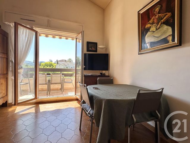 Appartement F2 à vendre - 2 pièces - 40.4 m2 - ST CYR SUR MER - 83 - PROVENCE-ALPES-COTE-D-AZUR - Century 21 Noël Immobilier