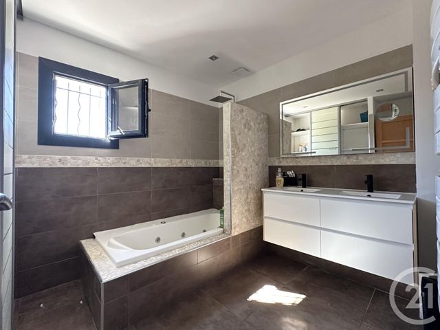 maison à vendre - 6 pièces - 181.0 m2 - ST CYR SUR MER - 83 - PROVENCE-ALPES-COTE-D-AZUR - Century 21 Noël Immobilier