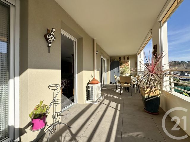 Appartement F3 à vendre - 3 pièces - 85.0 m2 - ST CYR SUR MER - 83 - PROVENCE-ALPES-COTE-D-AZUR - Century 21 Noël Immobilier